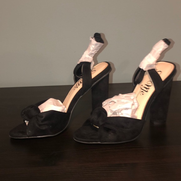 Fashion Nova A Little Twisted Heel - Black - Picture 2 of 8